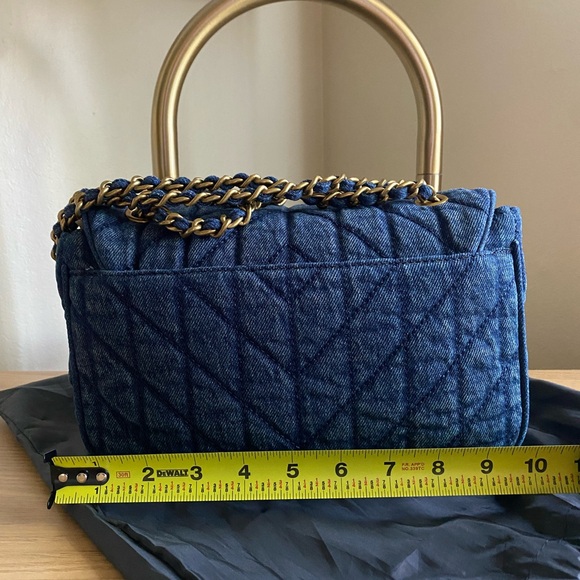 KARL LAGERFELD PARIS
Agyness Shoulder Bag - Picture 3 of 10